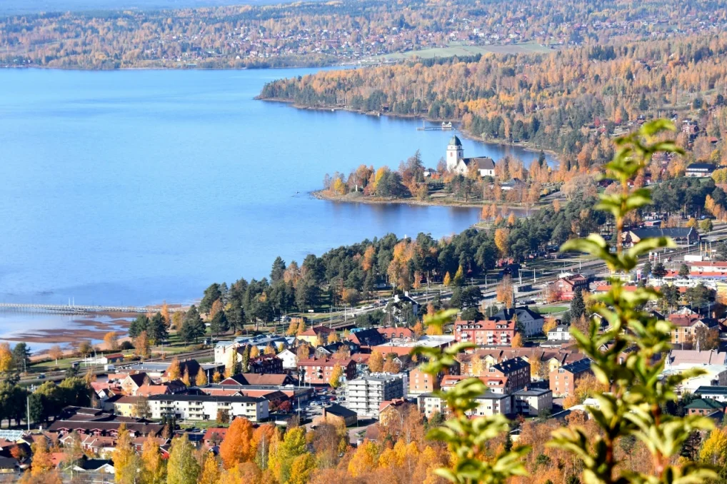 Utsikt över hus i Rättvik